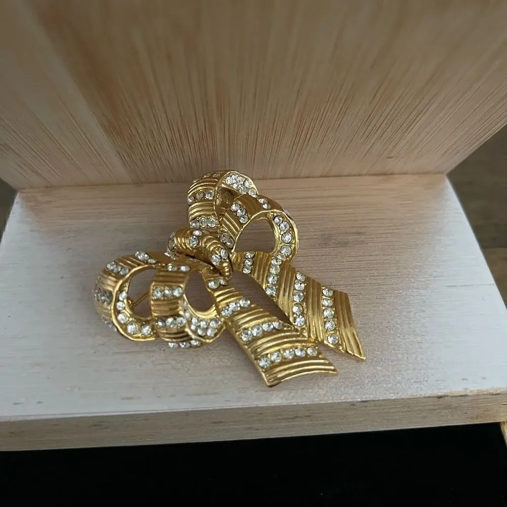 Gold tone vintage cz bow statement brooch